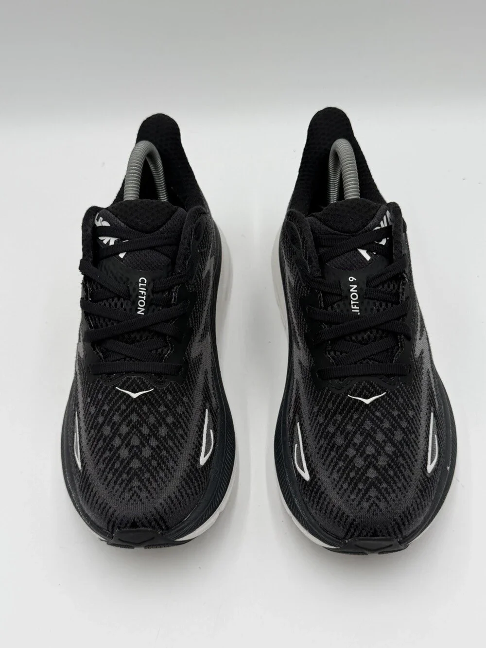 Hoka One One Clifton 9 Black/White Running Shoe's Women's Size 8B 1127896BWHT